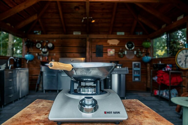 Beginner Guide to Using a Slow Cooker: Easy Tips and Recipes